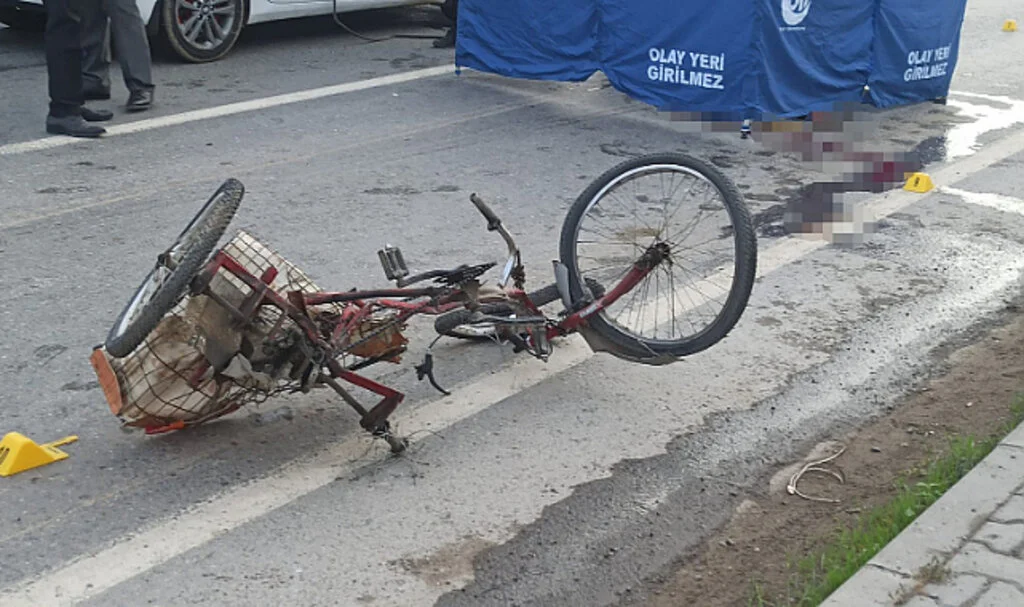 Samsun'da otomobilin çarptığı bisiklet sürücüsü hayatını kaybetti