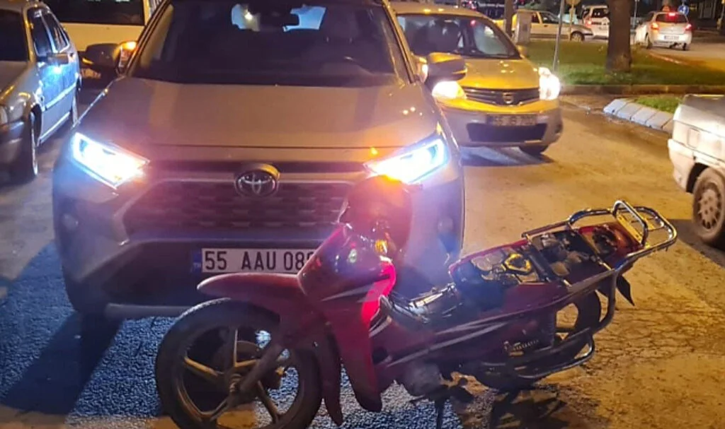 Samsun'da otomobille çarpışan motosikletin sürücüsü yaralandı