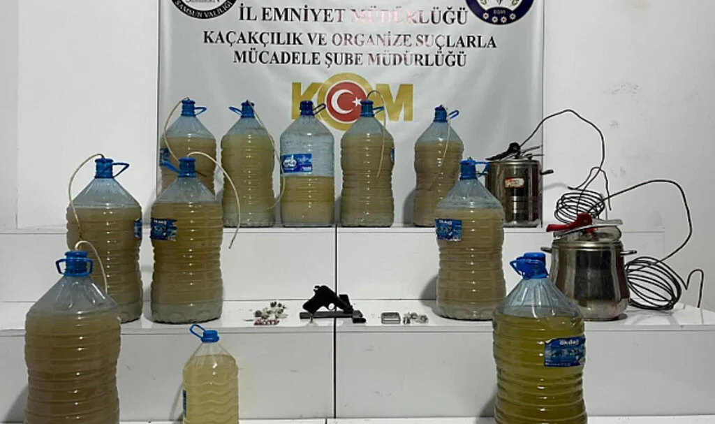 Samsun'da polisten yılbaşı öncesi sahte içki imalathanesine baskın