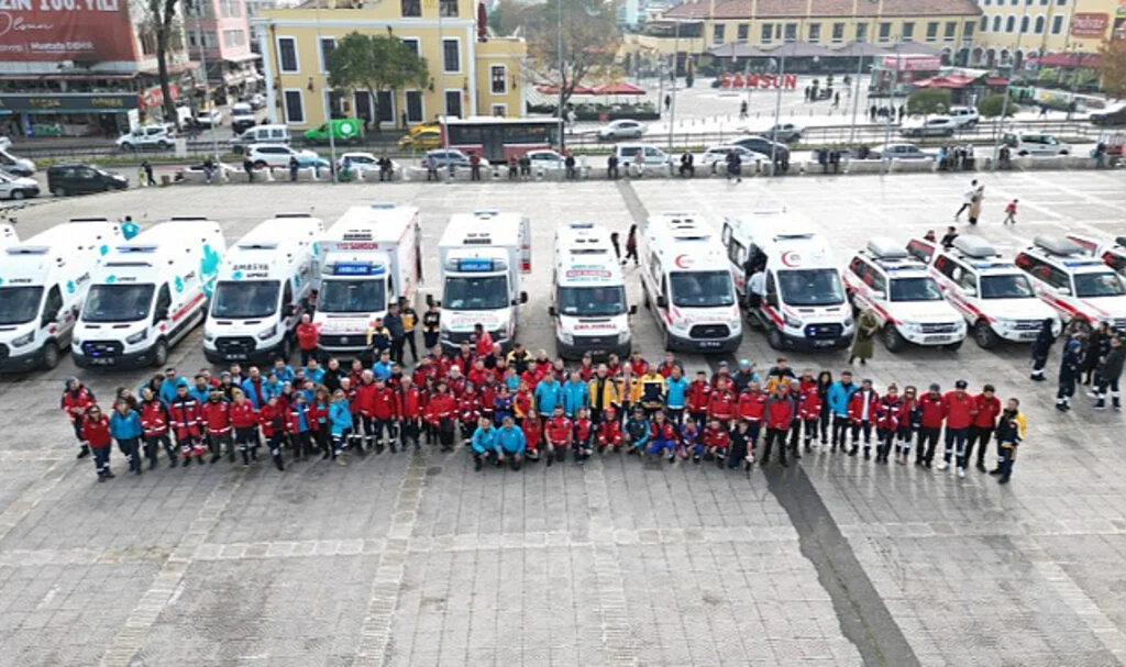 Samsun'da sağlık araçları korteji
