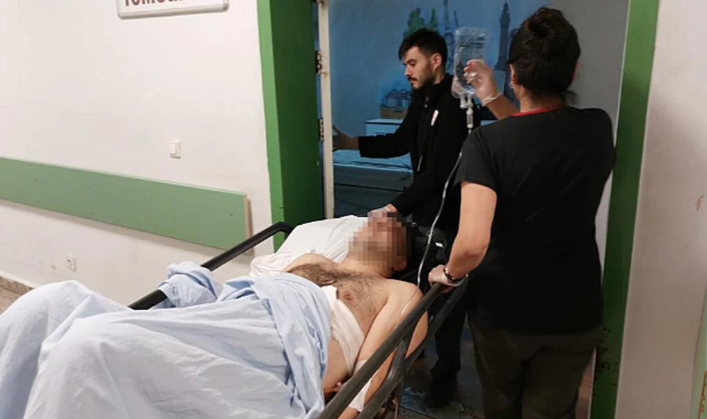 Samsun'da sırtına saplanan bıçağı çıkarıp ambulansı aradı