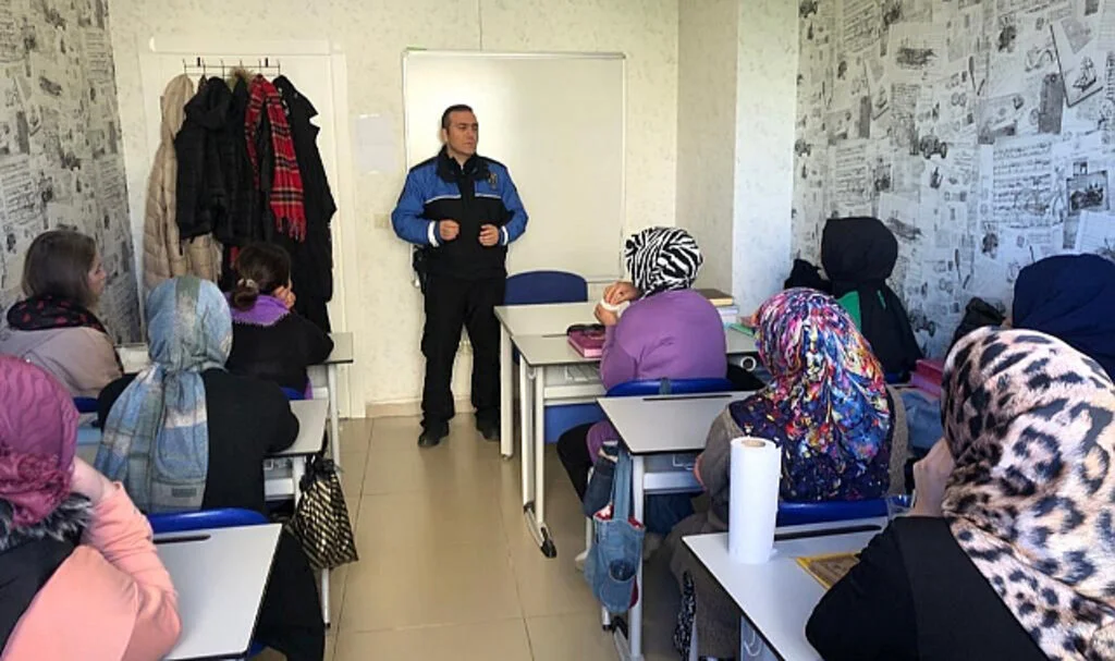 Samsun'da toplum destekli polislerden bilgilendirme çalışmaları