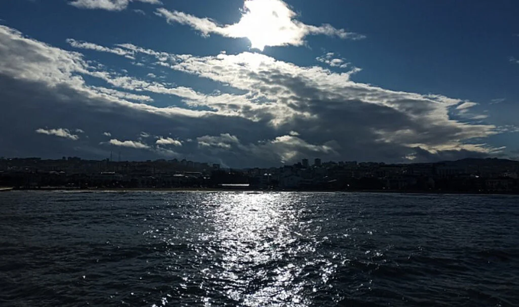 Samsun'da üç güzellik aynı karede: Kar, kumsal ve deniz