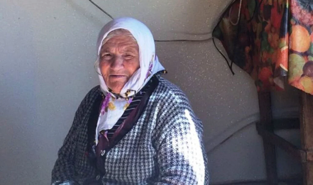 Samsun'da yangında annesini kaybeden ve evi küle dönen vatandaş yardım bekliyor