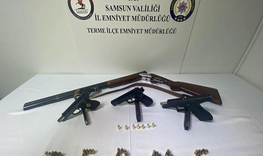 Samsun Terme'deki polis uygulamasında silah ele geçirildi
