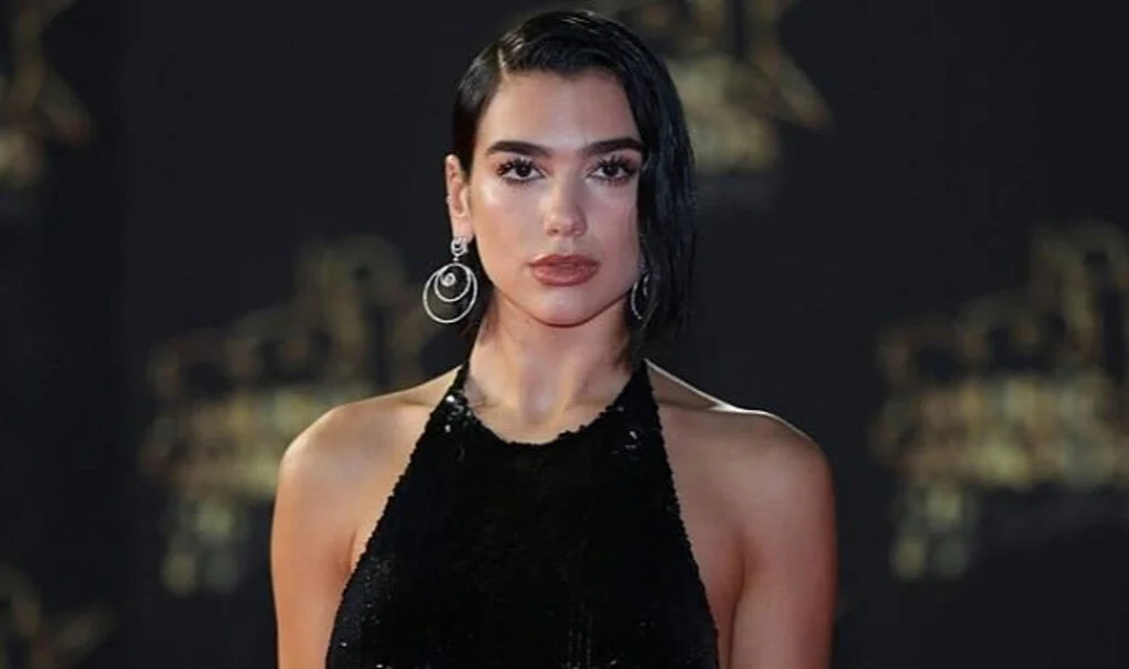 Sevgilisinden ayrılan Dua Lipa, telefon numarasını paylaştı