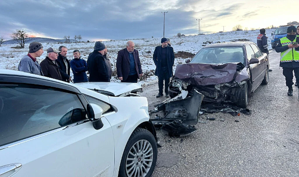 Sinop’ta iki otomobil çarpıştı! 9 yaralı