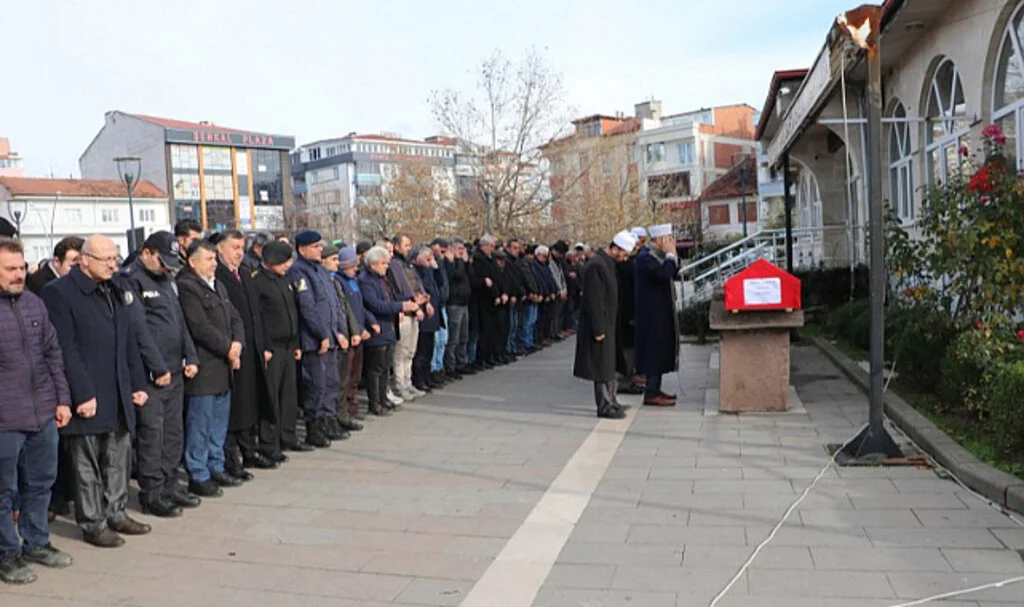 Sözleşmeli er toprağa verildi