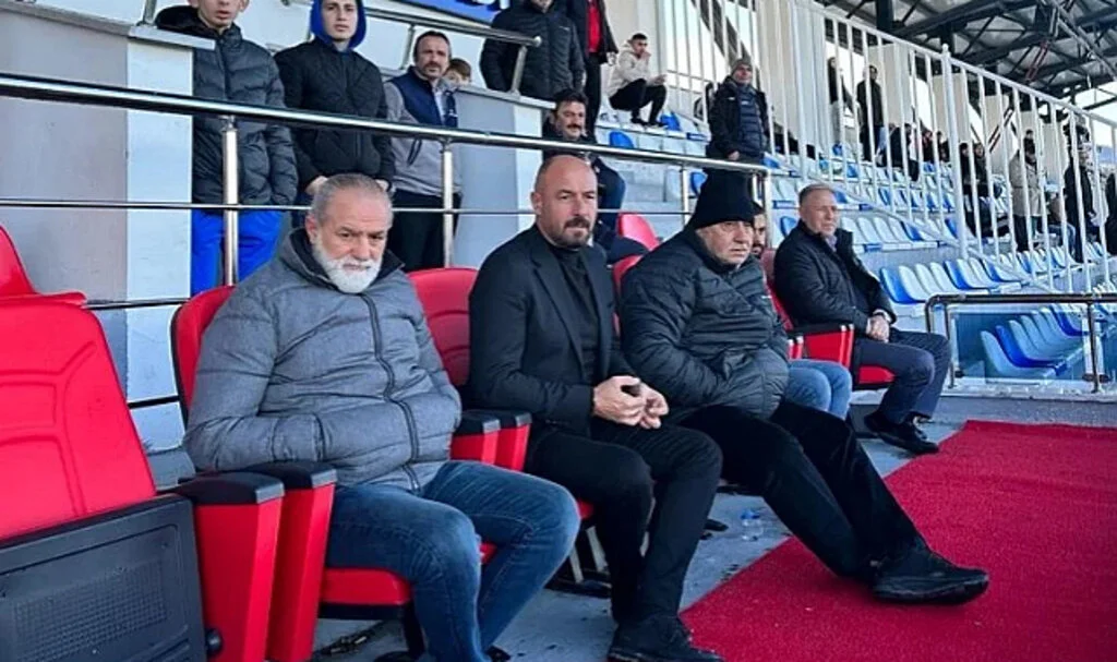 Tekkeköy Belediye Başkanı Hasan Togar'dan oyunculara tebrik