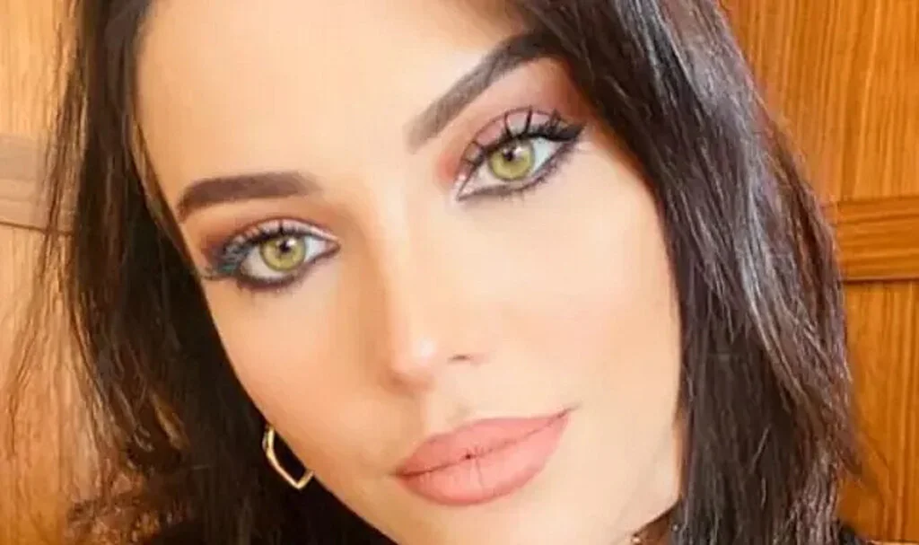 Tuvana Türkay derin dekoltesiyle büyüledi! Beğeni butonu çöktü