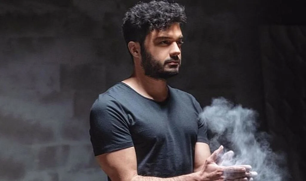 Ünlü şarkıcı İlyas Yalçıntaş ''Ramsay Hunt'' sendromuna yakalandı