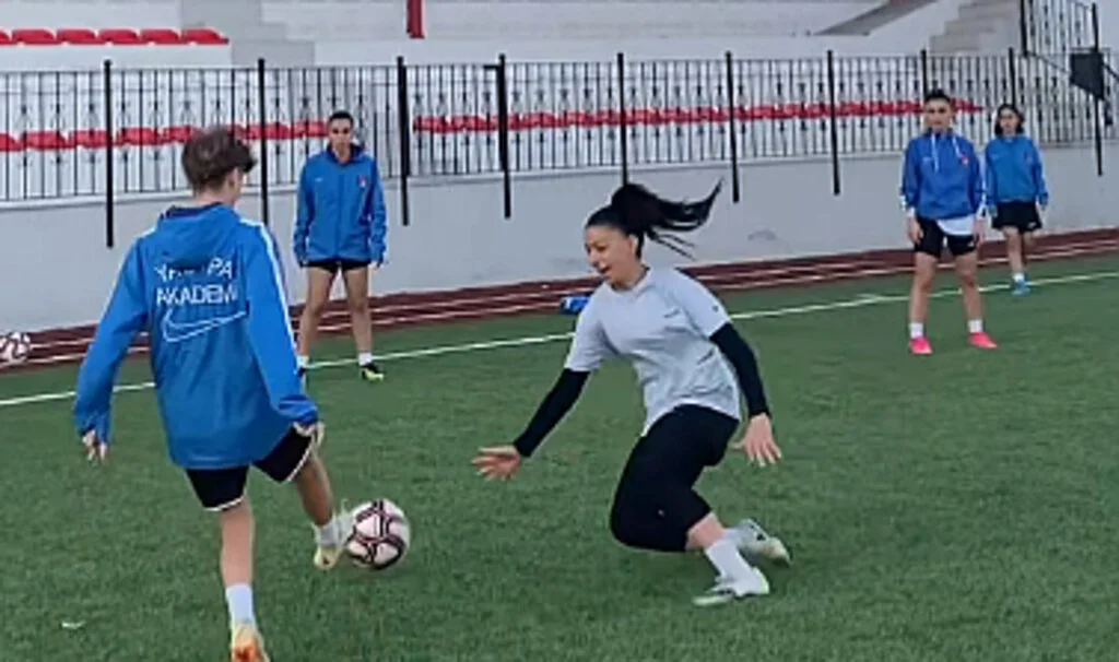 YAB-PA'nın kızları üç puana kilitlendi
