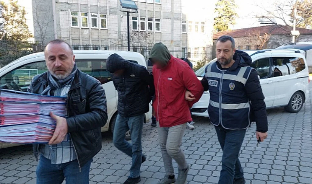 18 vatandaşı 4,6 milyon lira dolandıran 5 kişi adliyede
