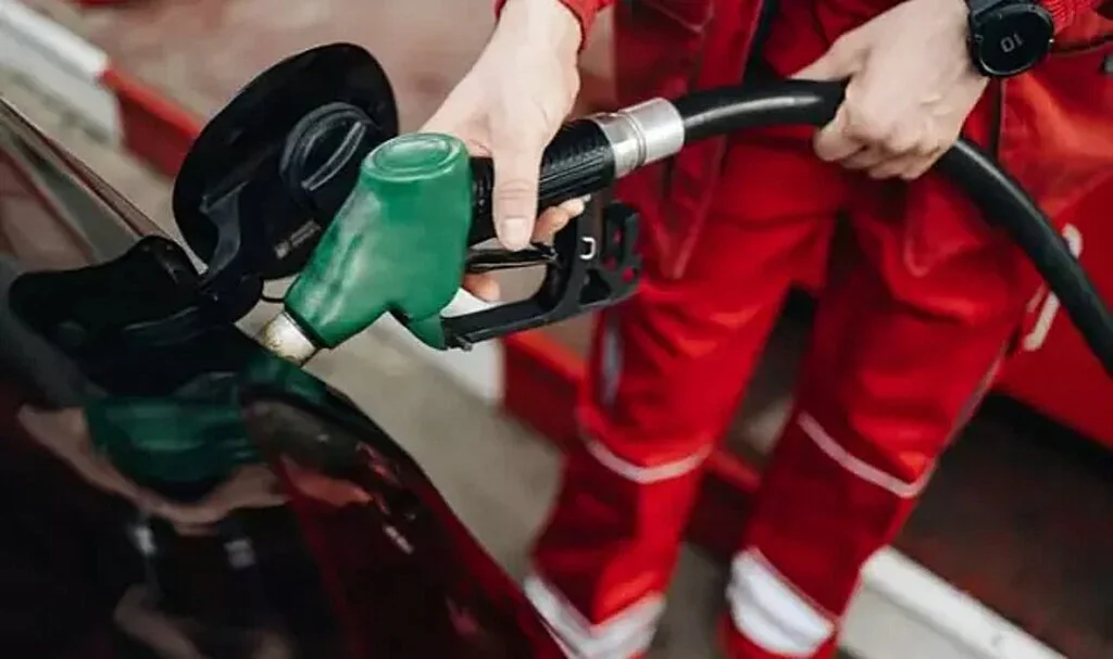 Akaryakıta 3’lü ÖTV zammı! Hemen bugün tabelalar değişti: Motorin 40, benzin 38, otogaz 20 liraya yaklaştı (3 Ocak 2024 güncel benzin-mazot fiyatı)