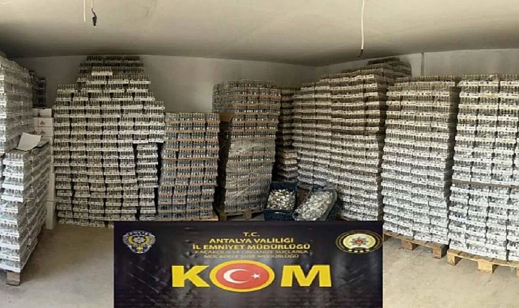 Antalya'da Kaçakçılık Operasyonu Yapıldı 8 Şüpheli Yakalandı