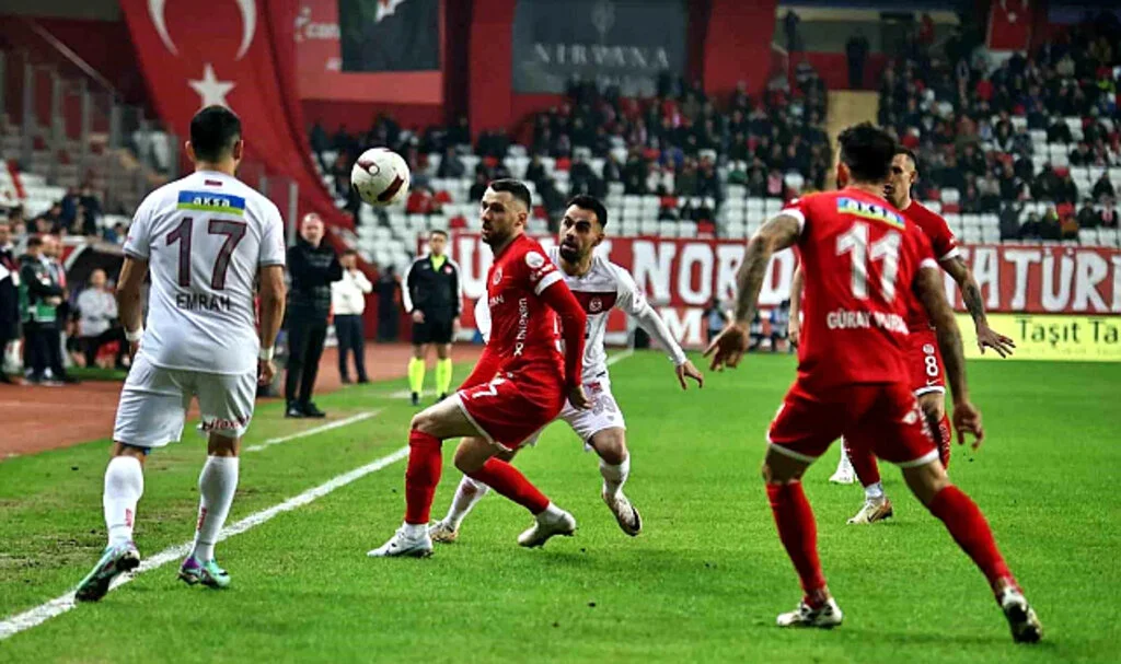 Antalyaspor, Sivasspor'u 2-1 mağlup etti