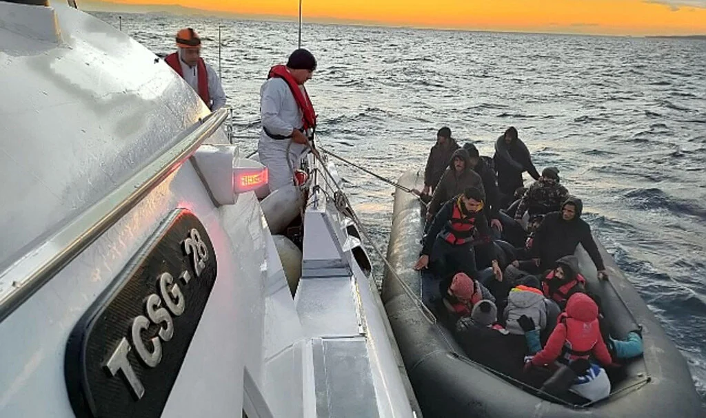 Ayvacık açıklarında 32 kaçak göçmen yakalandı