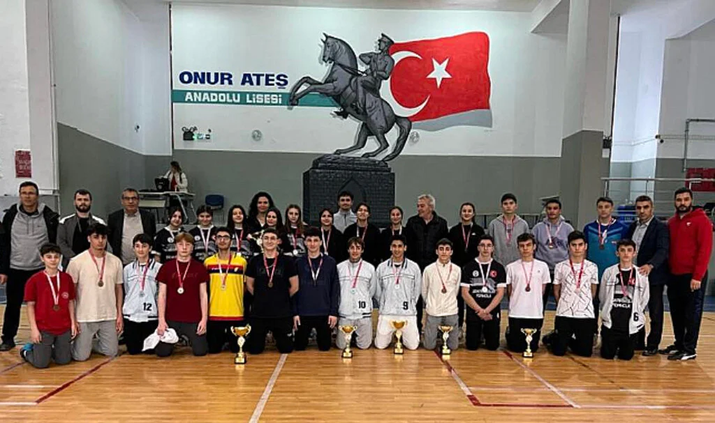 Badmintonda kupalar sahiplerini buldu