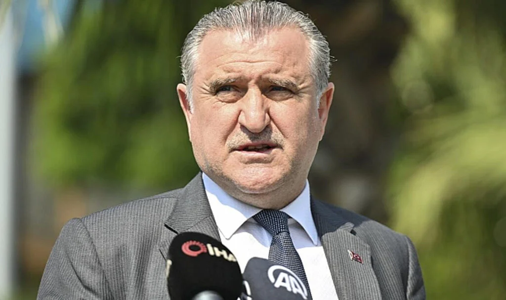 Bakan Osman Bak, 35 yıl önceki trafik kazasında vefat eden Samsunsporluları andı