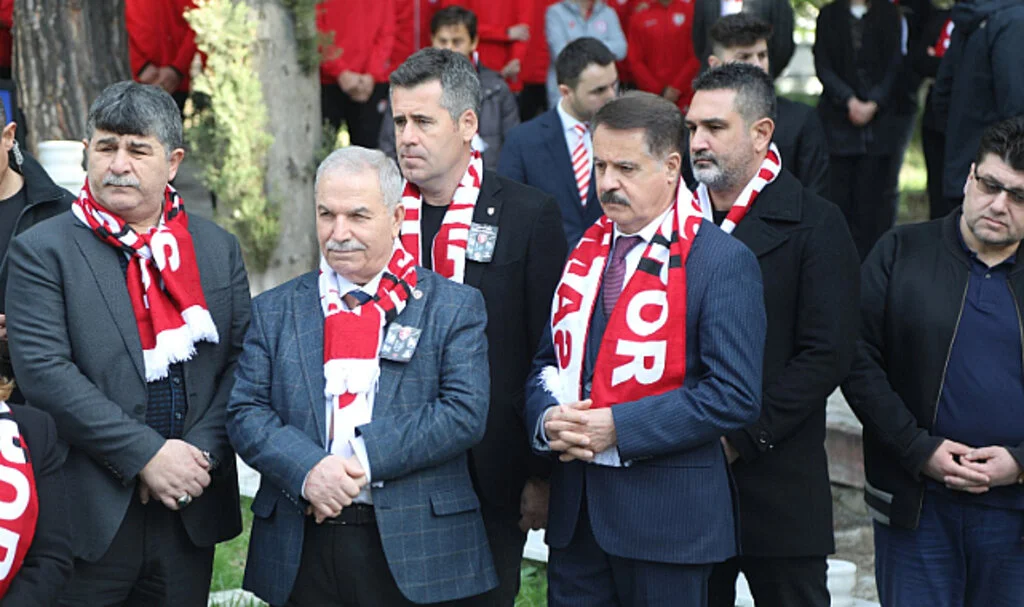 Başkan Cemil Deveci, Futbol Şehitlerini Andı