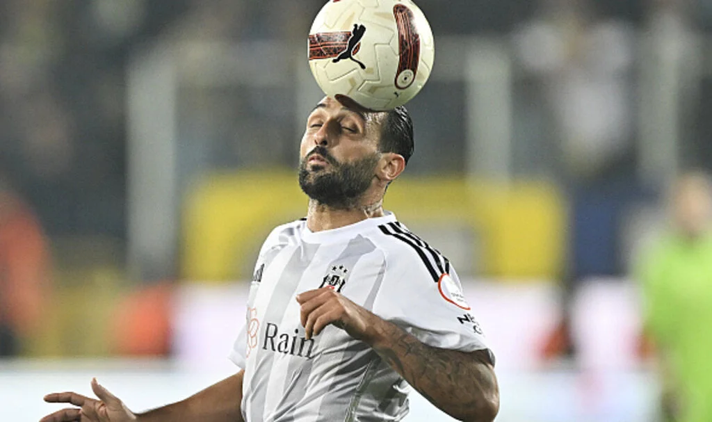 Beşiktaş'ta Umut Meraş sakatlandı