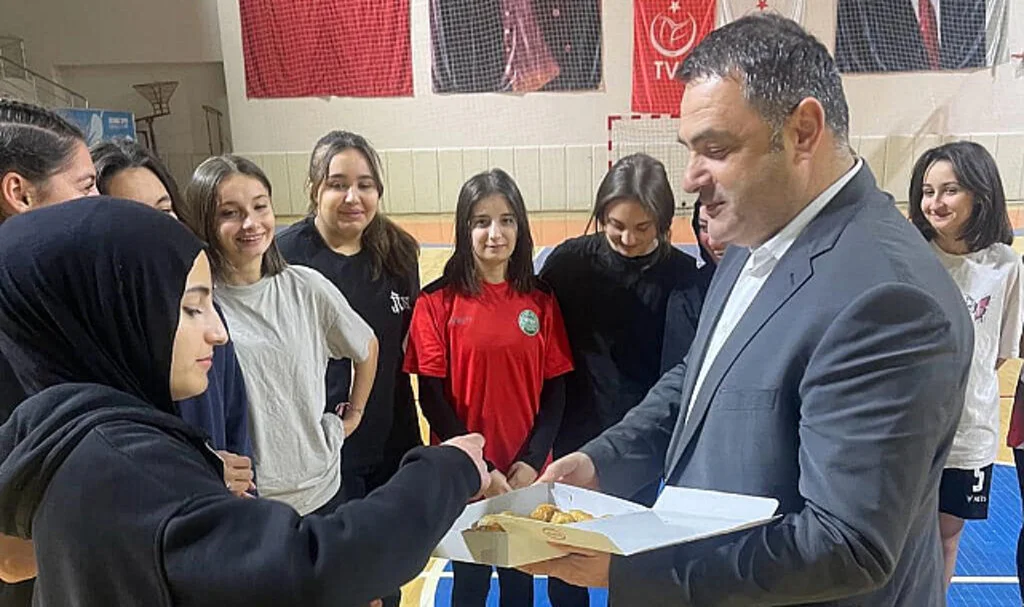 Çarşamba Gençlik ve Spor İlçe Müdürü Turgay Ekşi'den tatlı ziyaret