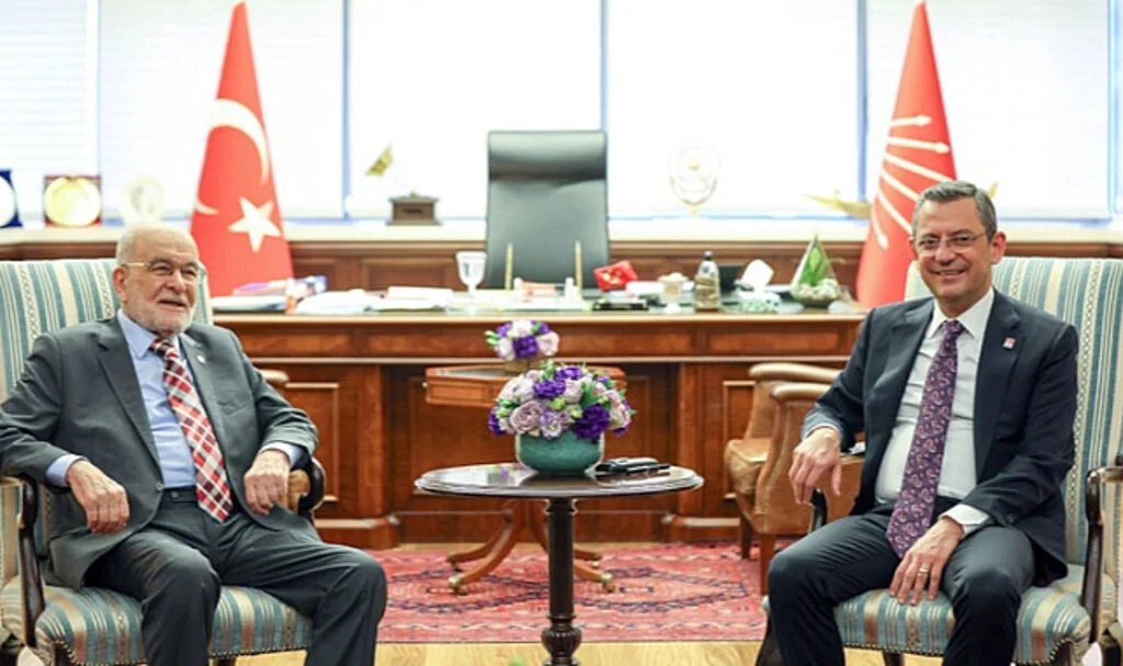 CHP lideri Özel, Karamollaoğlu ile bir araya geldi