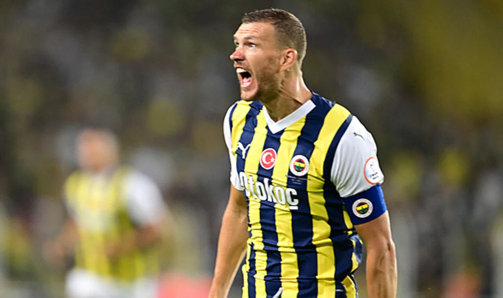 Edin Dzeko'dan 29 dakikada hat-trick