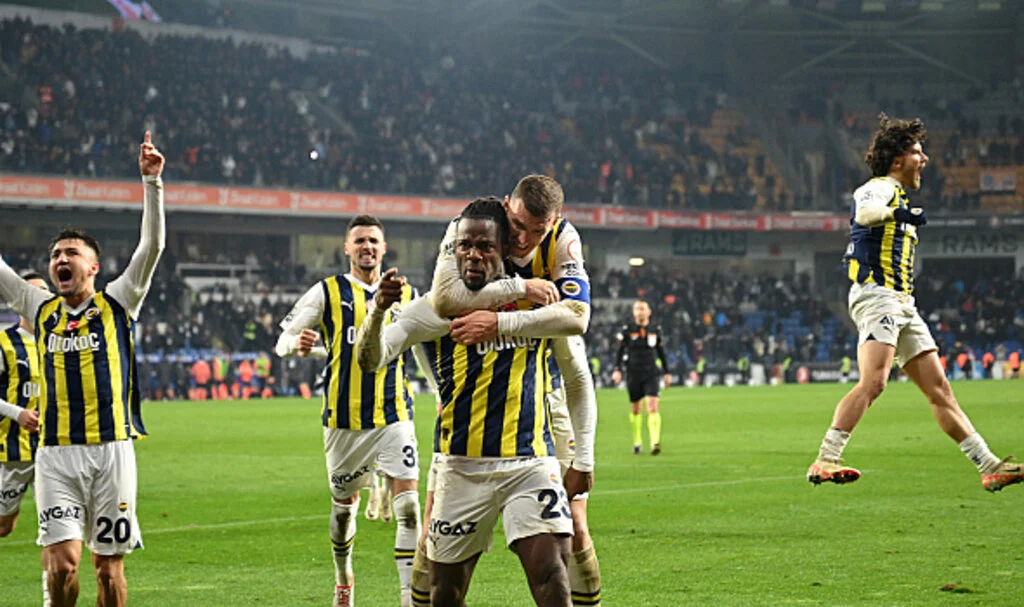 Fenerbahçe haftayı zirvede kapattı