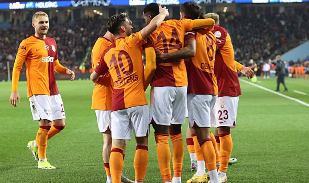 Galatasaray Trabzon'da rahat kazandı 