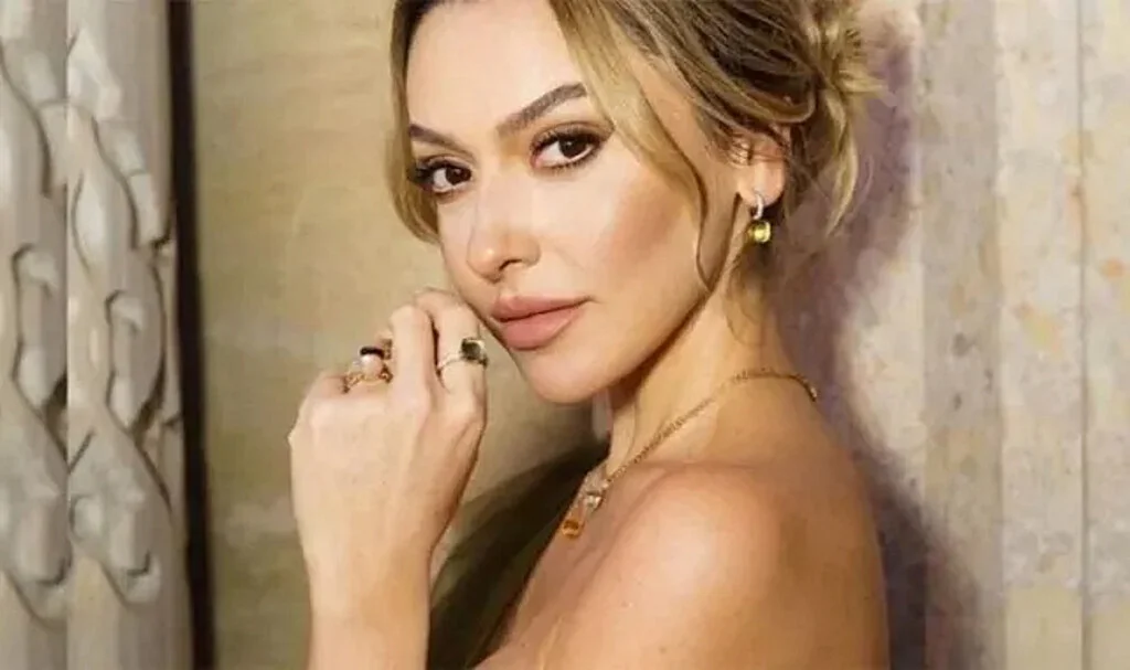 Hadise son paylaştığı pozlarıyla sosyal medyayı salladı! 'Burada çok hastan var kontrol etmiyorsun'