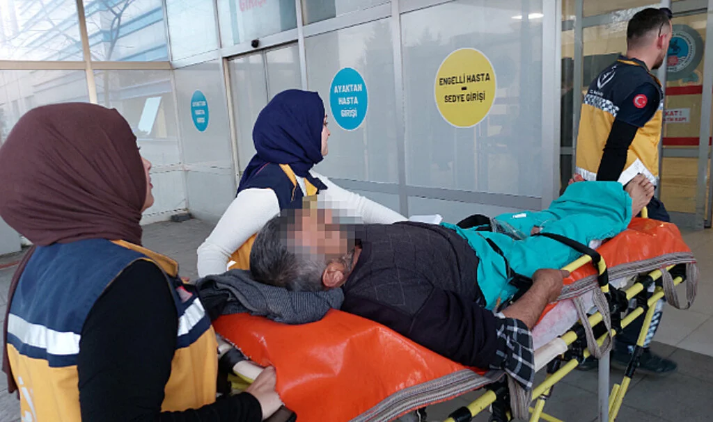 İş yerinin önünde silahlı saldırıya uğradı