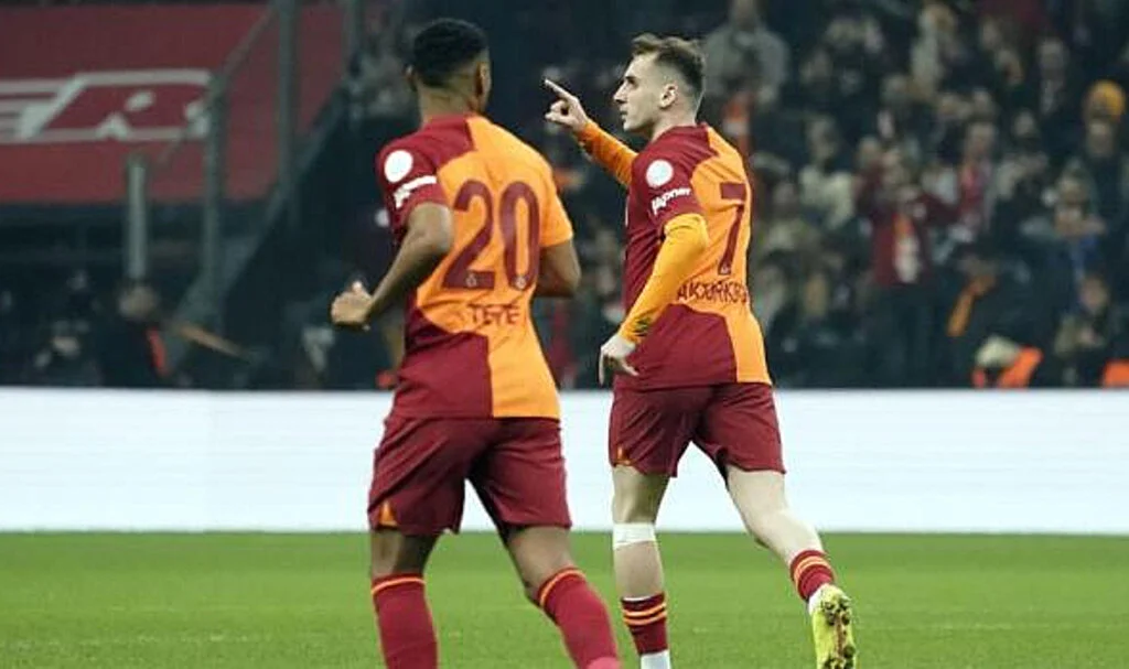 Kerem Aktürkoğlu: "Hakemlerden azar işitiyoruz"