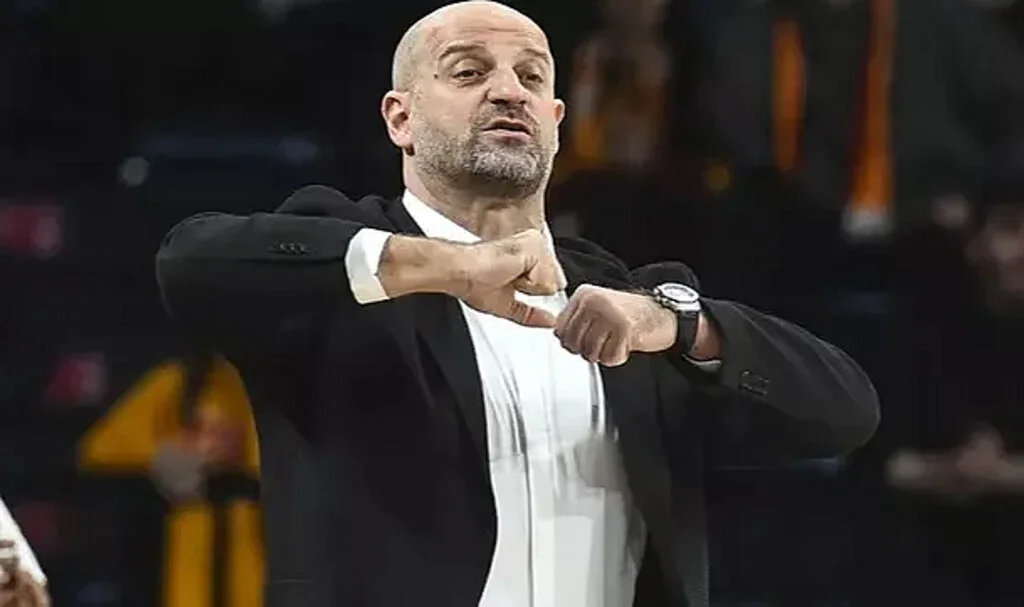 Maçın ardından taraftarla tartışmıştı! Galatasaray'da şok ayrılık... Koç Zvezdan Mitrovic'in sözleşmesi feshedildi
