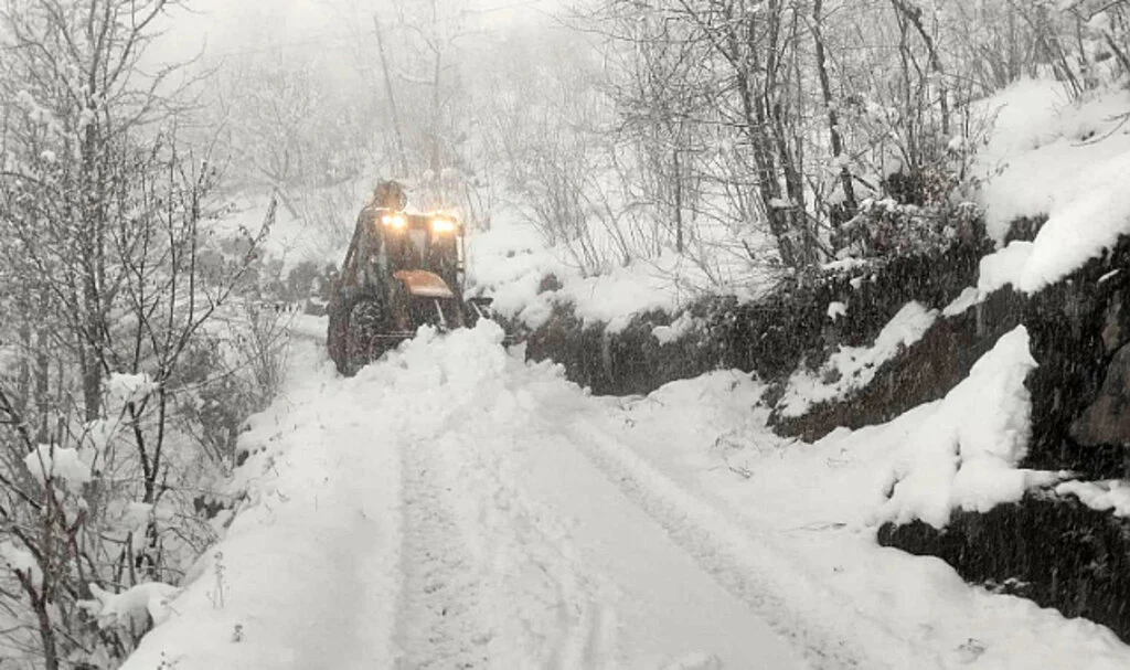 Ordu'da ekipler 'karla' mücadeleye hazır   
