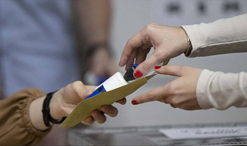 Partilerin oy pusulasındaki yerleri belli oldu