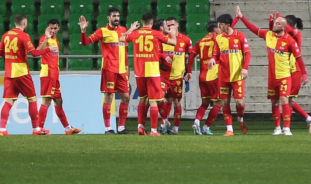 Sakaryaspor'un serisini Göztepe bitirdi