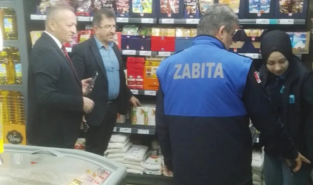 Samsun 19 Mayıs zabıtası raf-kasa oyununa göz açtırmıyor