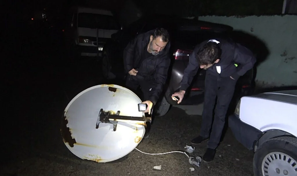 Samsun'da çatıdan kopan çanak anten, elektrik telini kopardı