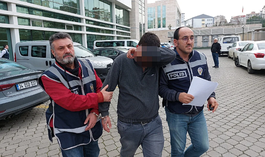 Samsun'da darp ettiği eşinin kolunu kıran koca tutuklandı