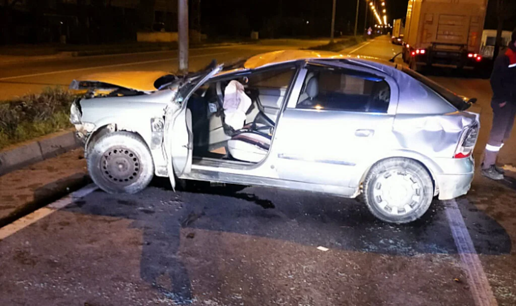 Samsun'da devrilen otomobilin sürücüsü öldü 