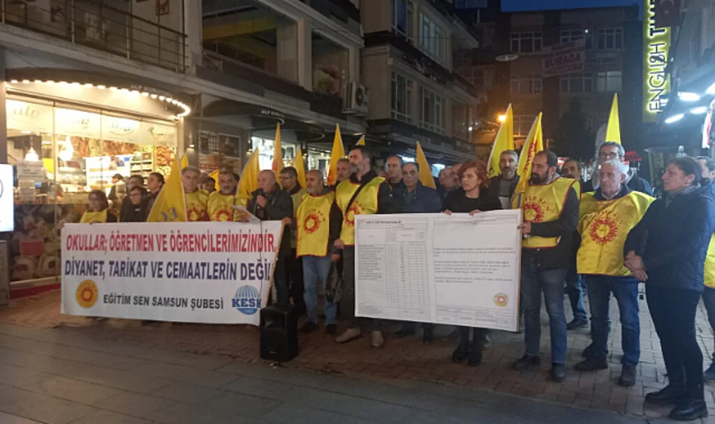 Samsun'da Eğitim Sen MEB'i sınıfta bıraktı 