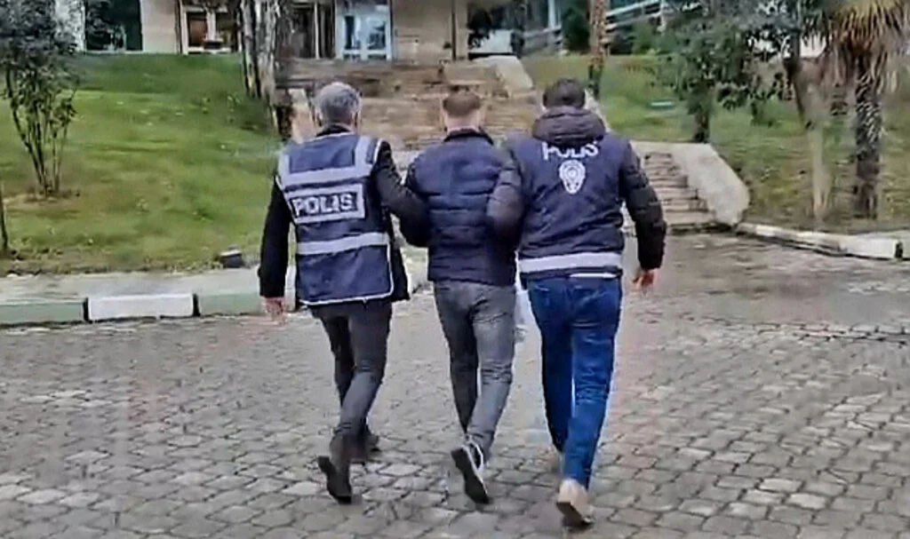 Samsun'da gasp suçundan 14 yıl hapis cezası bulunan şahıs yakalandı