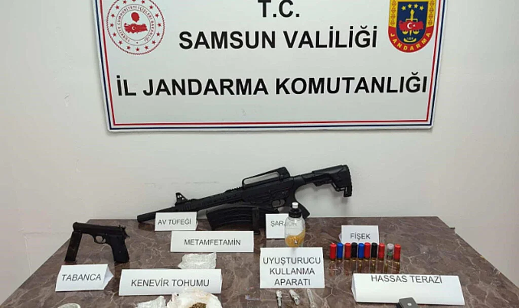 Samsun'da jandarmadan operasyon: Uyuşturucu ve silah ele geçirildi