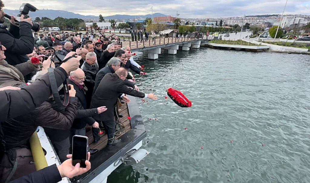 Samsun'da mübadiller anısına denize karanfil bırakıldı