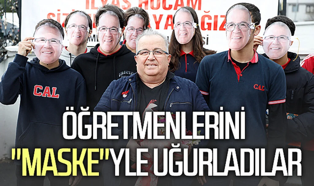 Samsun'da Öğrenciler aynı okulda 44 yıl görev yapan öğretmenlerini "maske"yle uğurladı