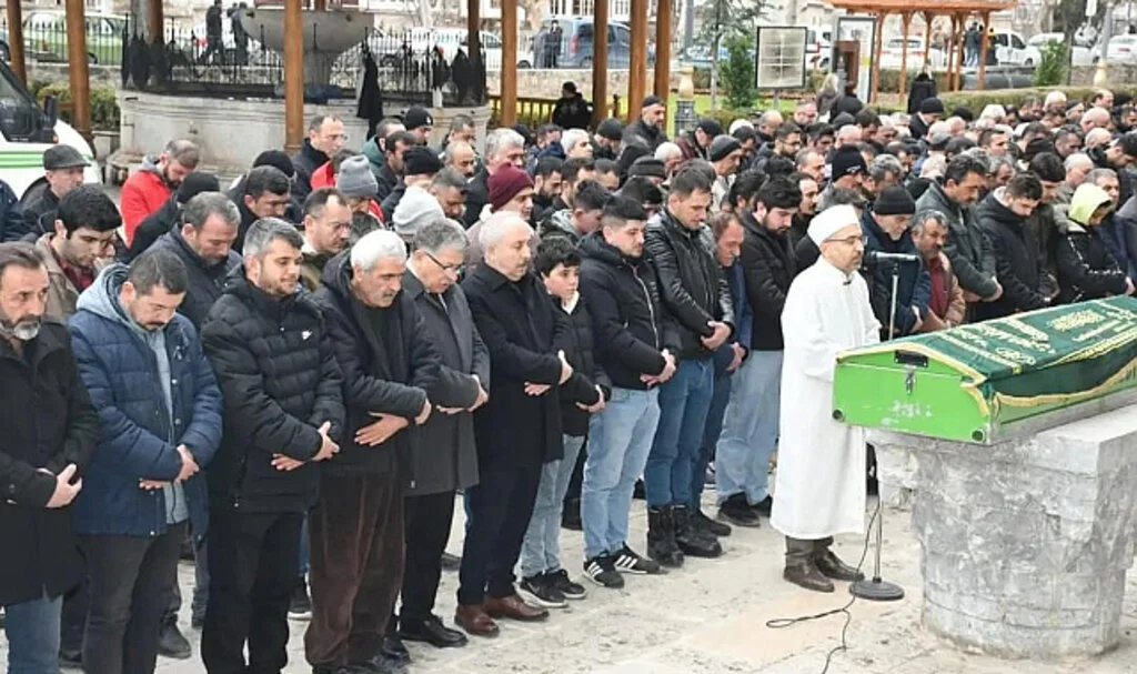 Samsun'da otomobil aydınlanma direğine çarptı: 1 ölü