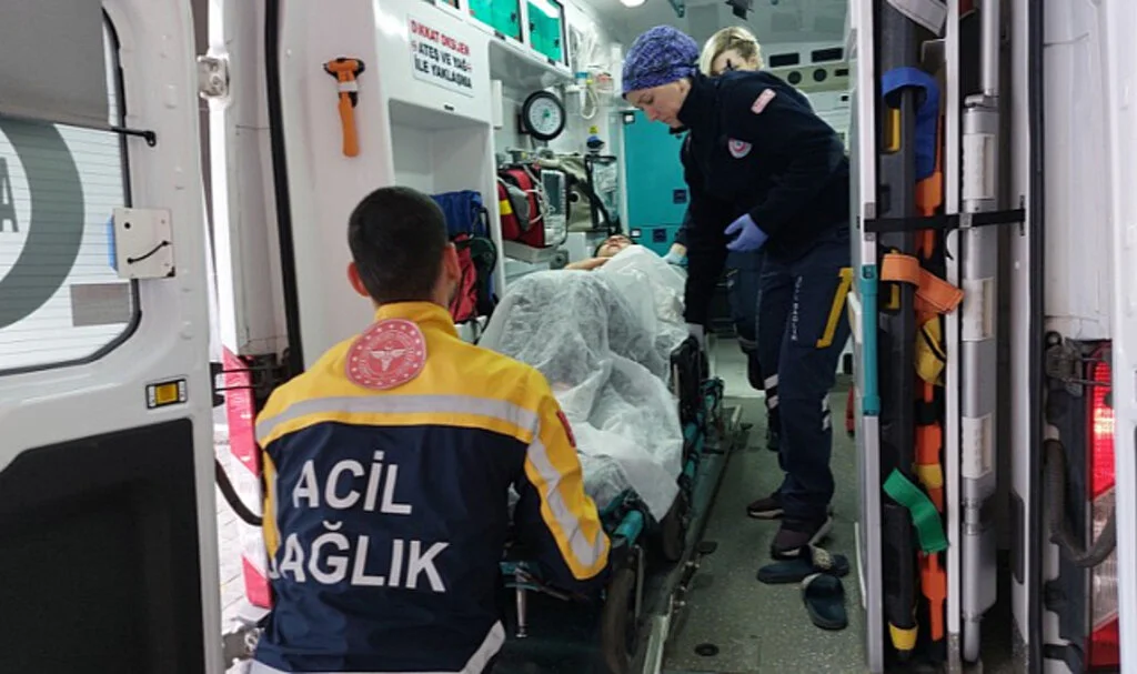 Samsun'da üzerine 6. kattan halı düşen 17 yaşındaki kız hastanelik oldu