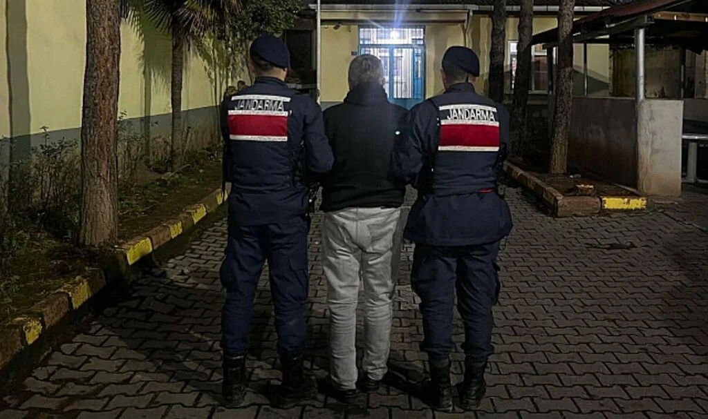 Samsun'da yağma suçundan 11 yıl 8 ay hapis cezası bulunan şahıs yakalandı