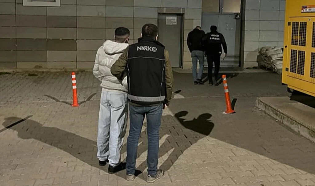 Samsun'da zehir tacirlerine şok operasyon: 3 gözaltı